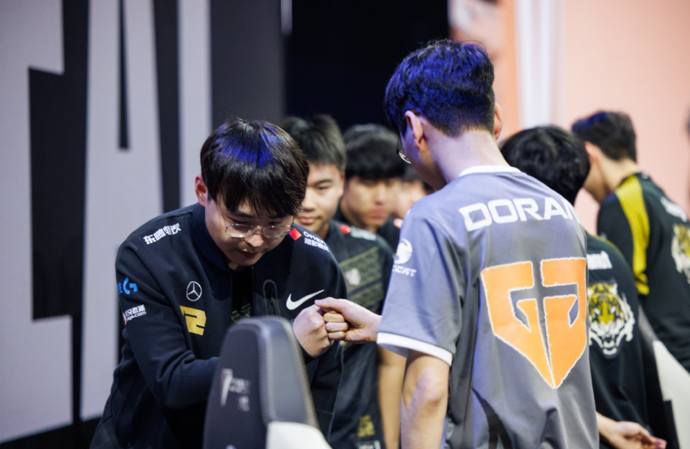 关于FNC绝杀WBG，Crisp完成史诗逆转焦点之战入围赛，点燃全场激情的信息