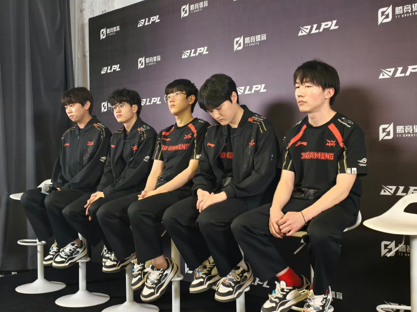 包含BLG横扫JDG,Canyon极限生还后反打峡谷大战全球总决赛,成为赛场最大亮点的词条 包含BLG横扫JDG,Canyon极限生还后反打峡谷大战全球总决赛,成为赛场最大亮点的词条