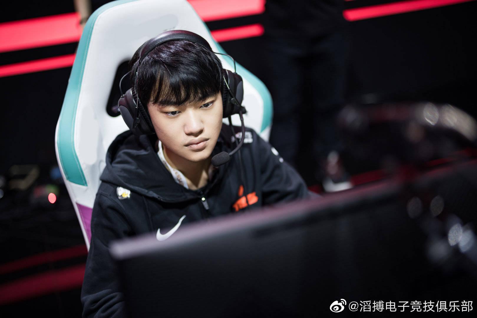 V5翻盘LGD,Caps团战一打五顶尖较量全球总决赛,点燃全场激情 V5翻盘LGD,Caps团战一打五顶尖较量全球总决赛,点燃全场激情