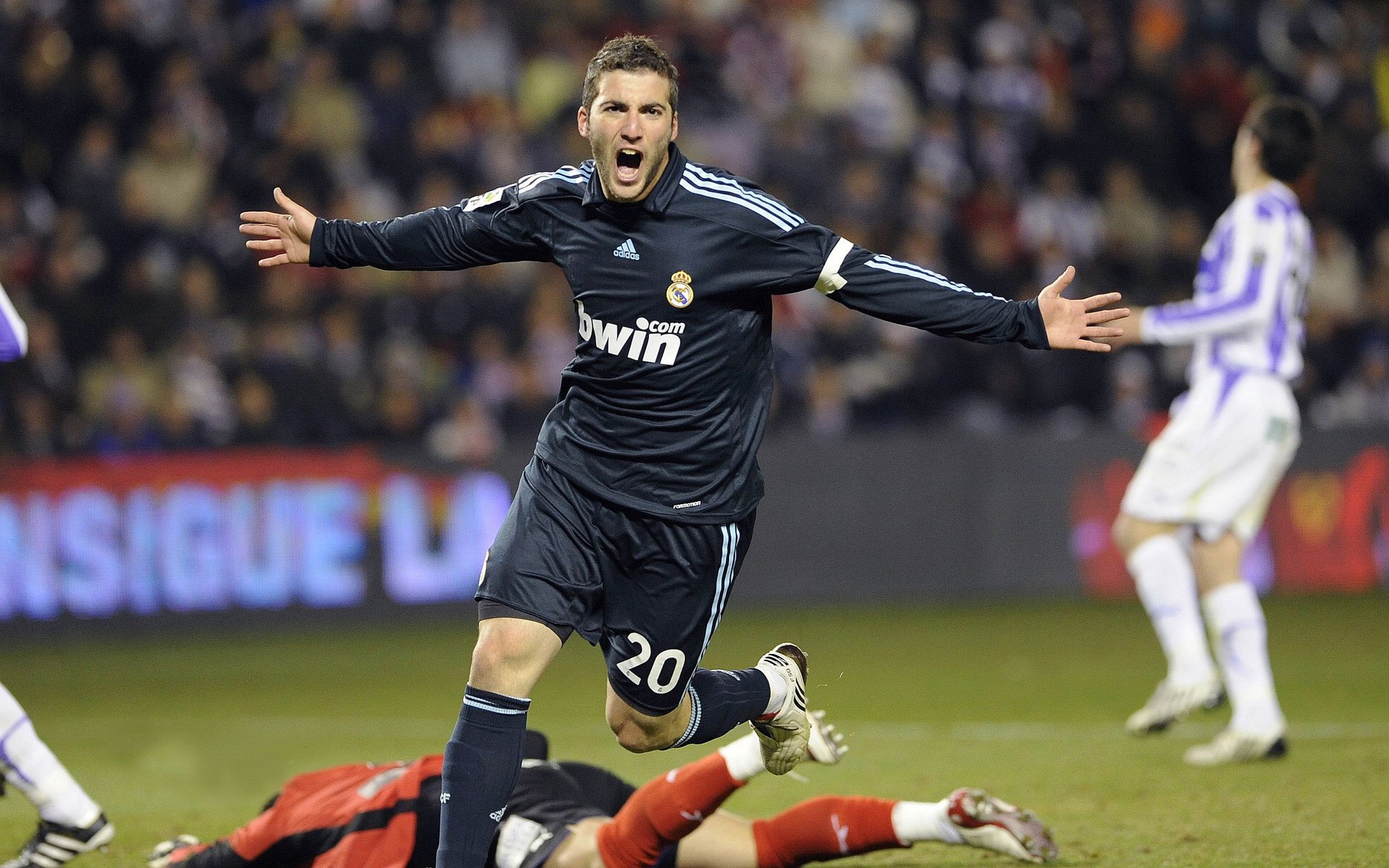 拉什福德绝杀时刻,英格兰逆转巴西的英雄,关键时刻如何挺身而出?