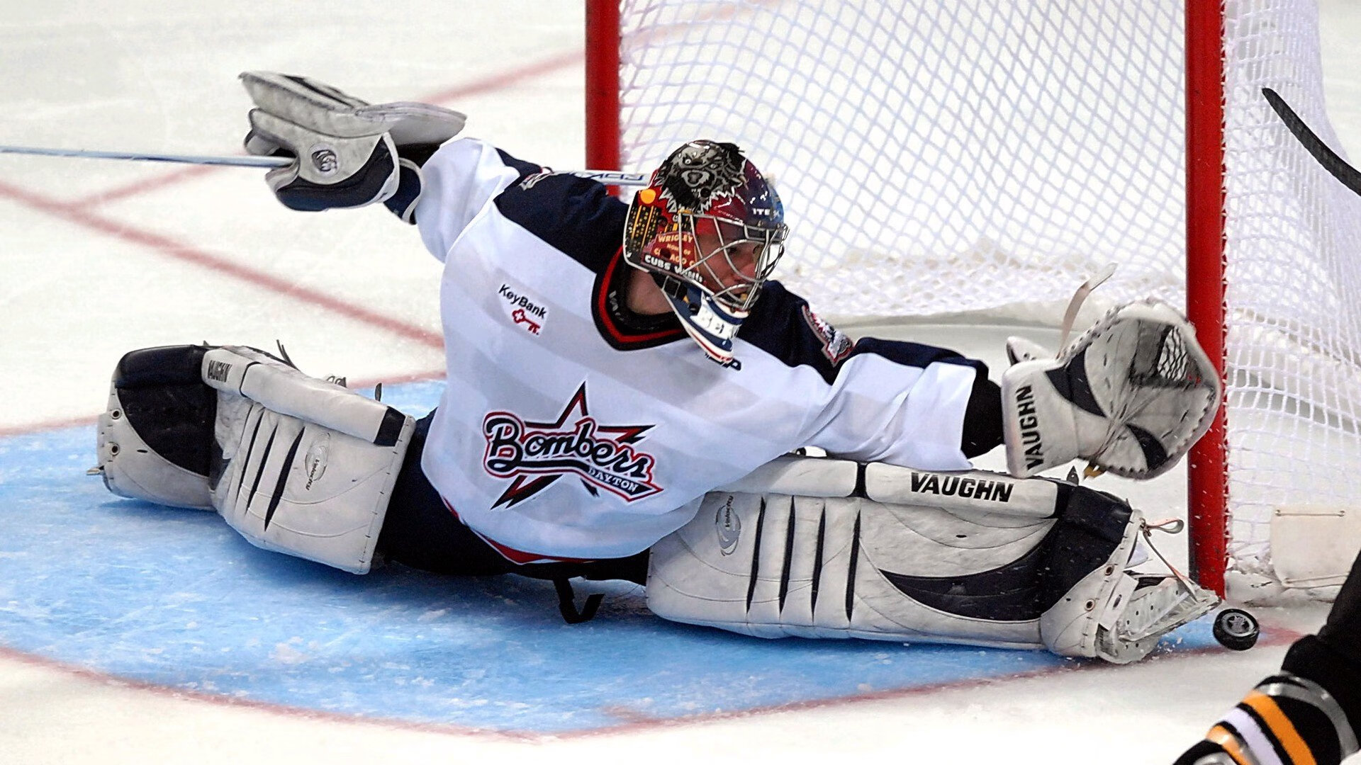 惊天逆袭！爱尔兰黑马掀翻AC米兰，库尔图瓦一夫当关，只手改写淘汰赛命运！